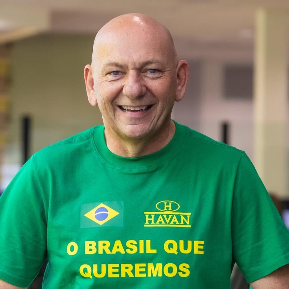 Luciano Hang disponibiliza seus helicópteros às buscas por Rick e Bruno Avelar mas aeronaves esbarram no mau tempo
