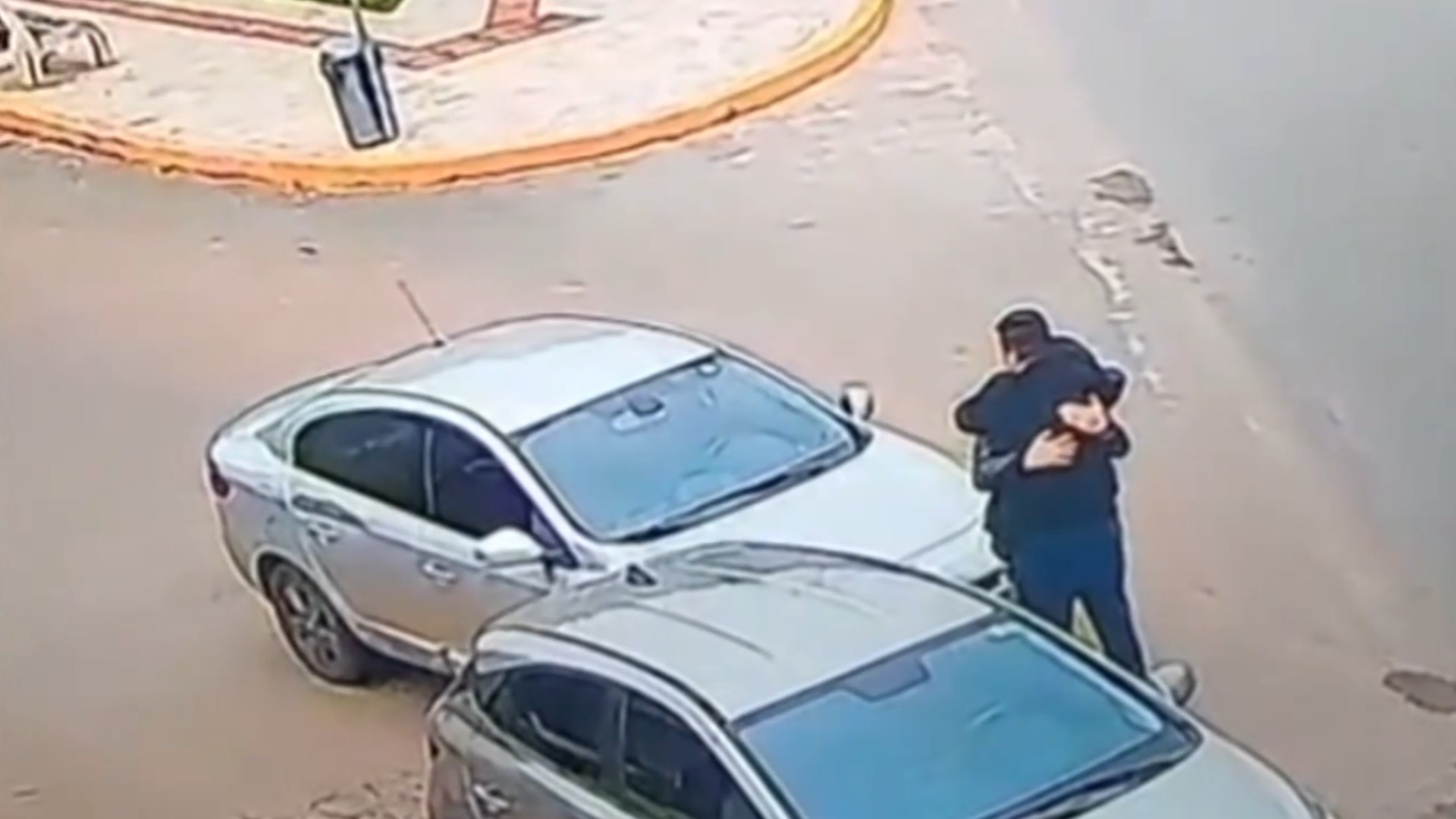 Motorista viraliza após reagir a batida de trânsito com abraço em Santa Catarina